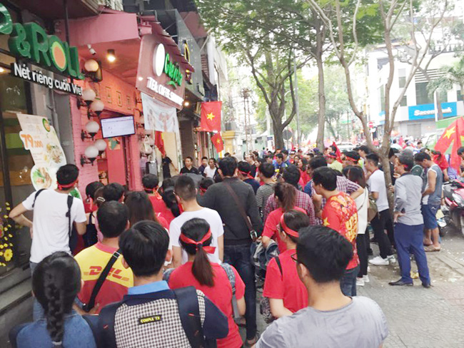Nghẹt thở, vỡ òa cảm xúc khi U23 Việt Nam gỡ hòa ảnh 4